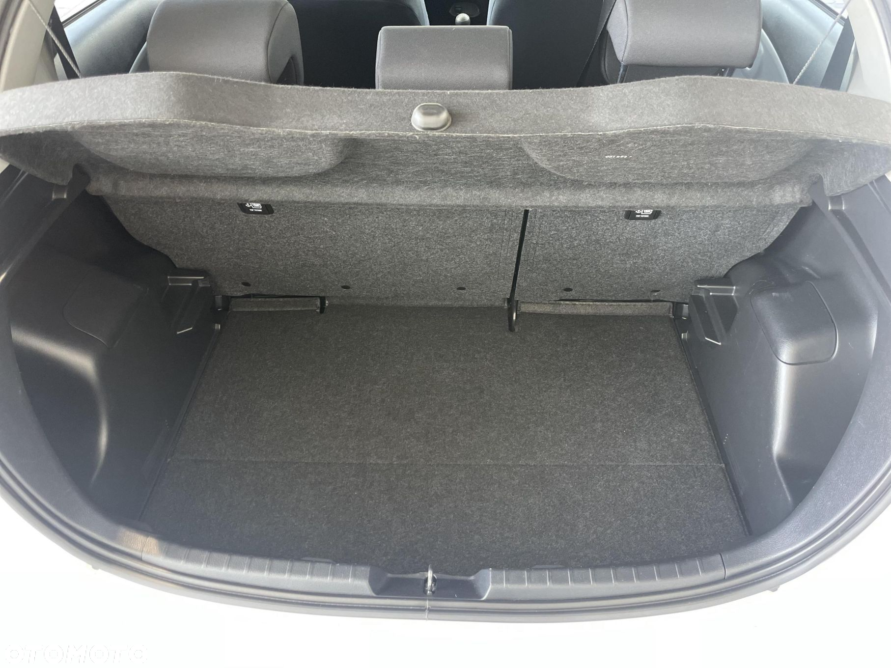 Toyota Yaris - 13