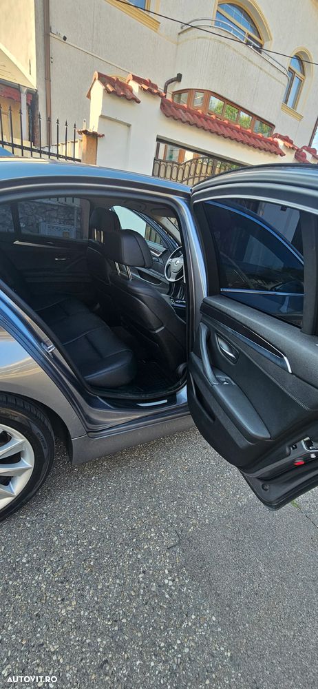 BMW Seria 5 525d xDrive AT - 23