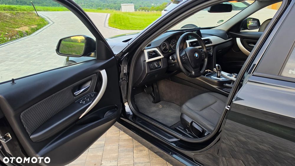 BMW Seria 3 320d xDrive Advantage sport - 12