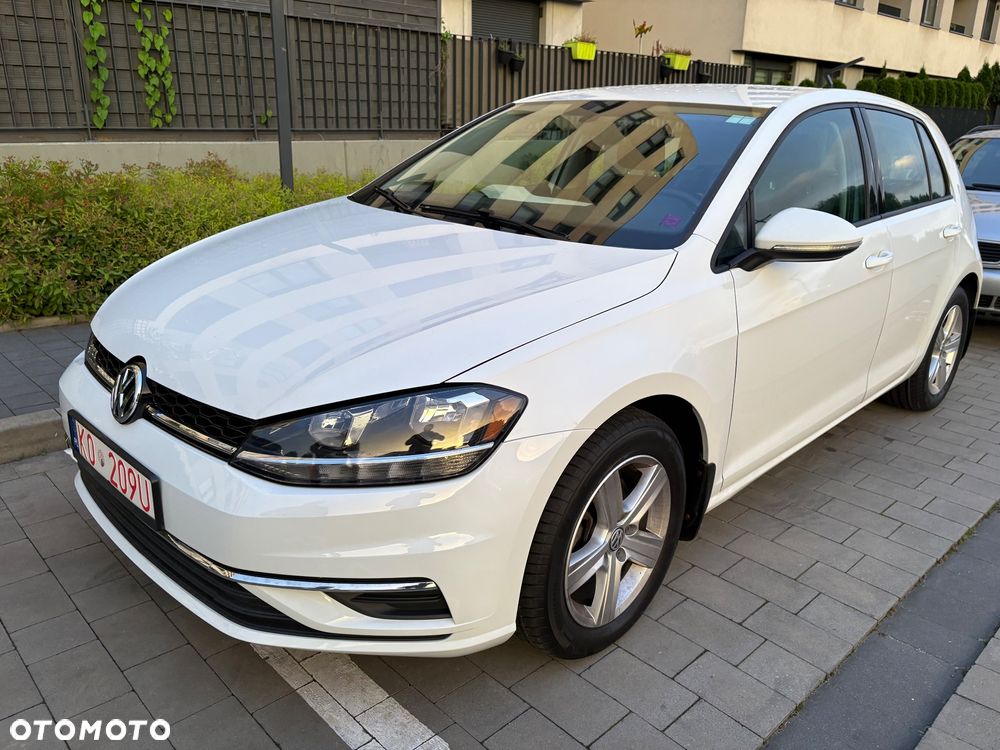 Volkswagen Golf - 1