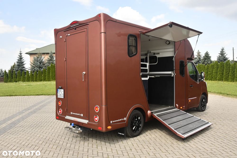 Renault Master Koniowóz - 11