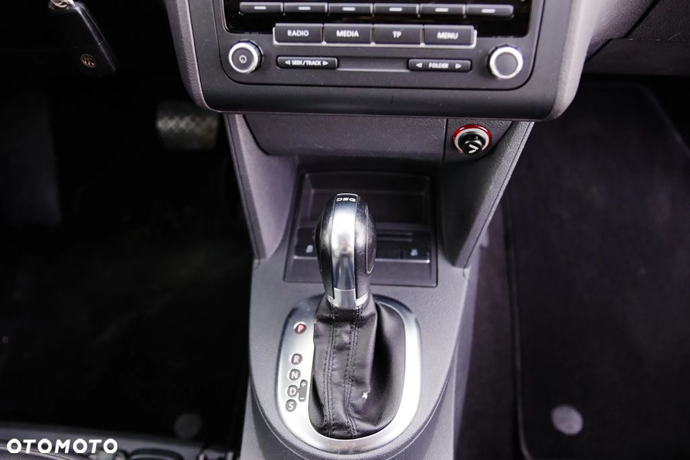 Volkswagen Touran 1.6 TDI DPF BlueMotion Technology DSG Highline - 23