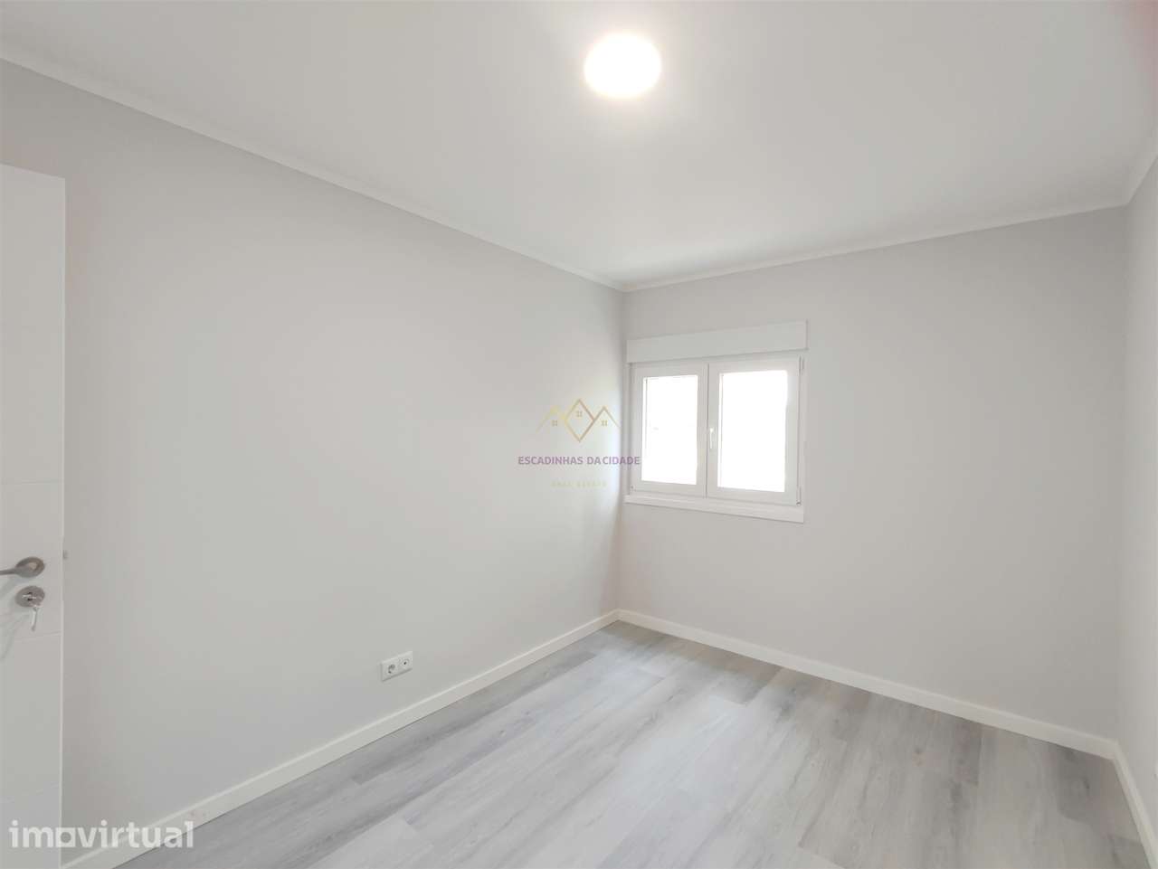 Apartamento T3 Remodelado com Duas Frentes Solares Laranjeiro - Grande imagem: 5/24