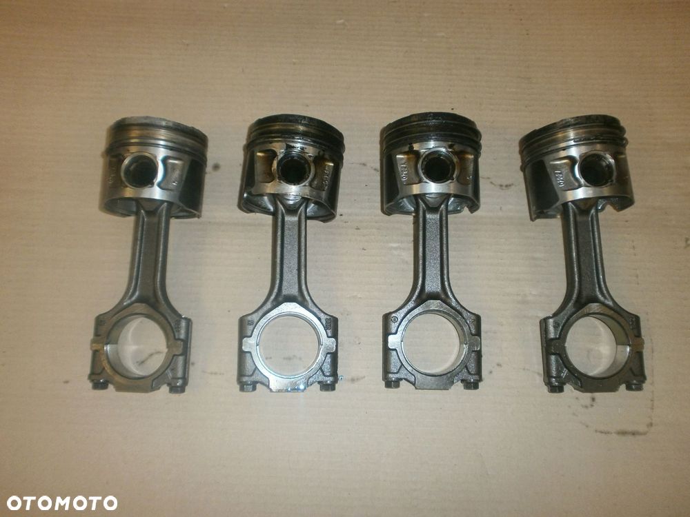 TŁOK KORBOWÓD DOBLO COMBO 1.6CDTI 263A8000 A16FDH 16ROK - 1