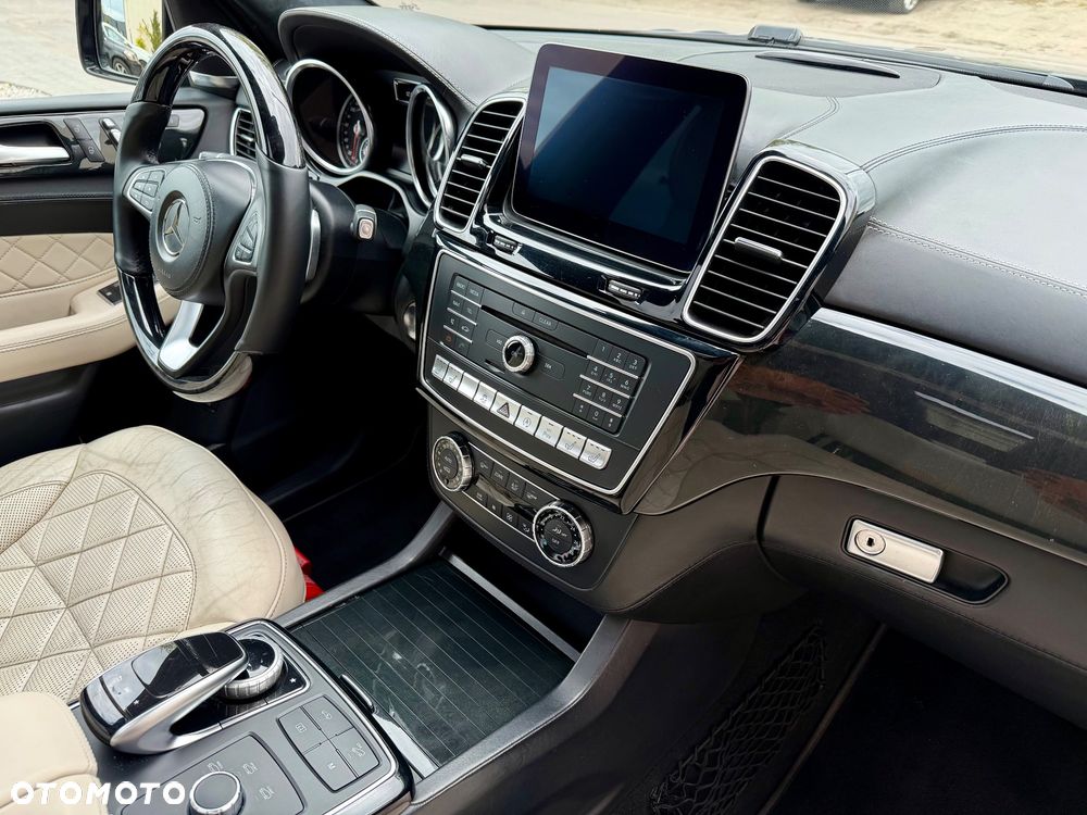 Mercedes-Benz GLS - 25