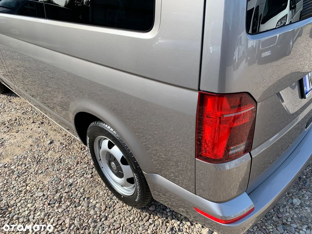 Volkswagen TRANSPORTER T6.1, DSG 4Motion, T6 4x4 plus reduktor napędów, Model BULLY MULTIVAN DELUX ORYGINAL, Światła LED, Fotele obracane kapitańskie, Dynamiczne zawieszenie komfortowe, 3 strefowa klimatyzacja, Felgi specjalne, Pakiet akustyczny, Stolik CAMPER - 19