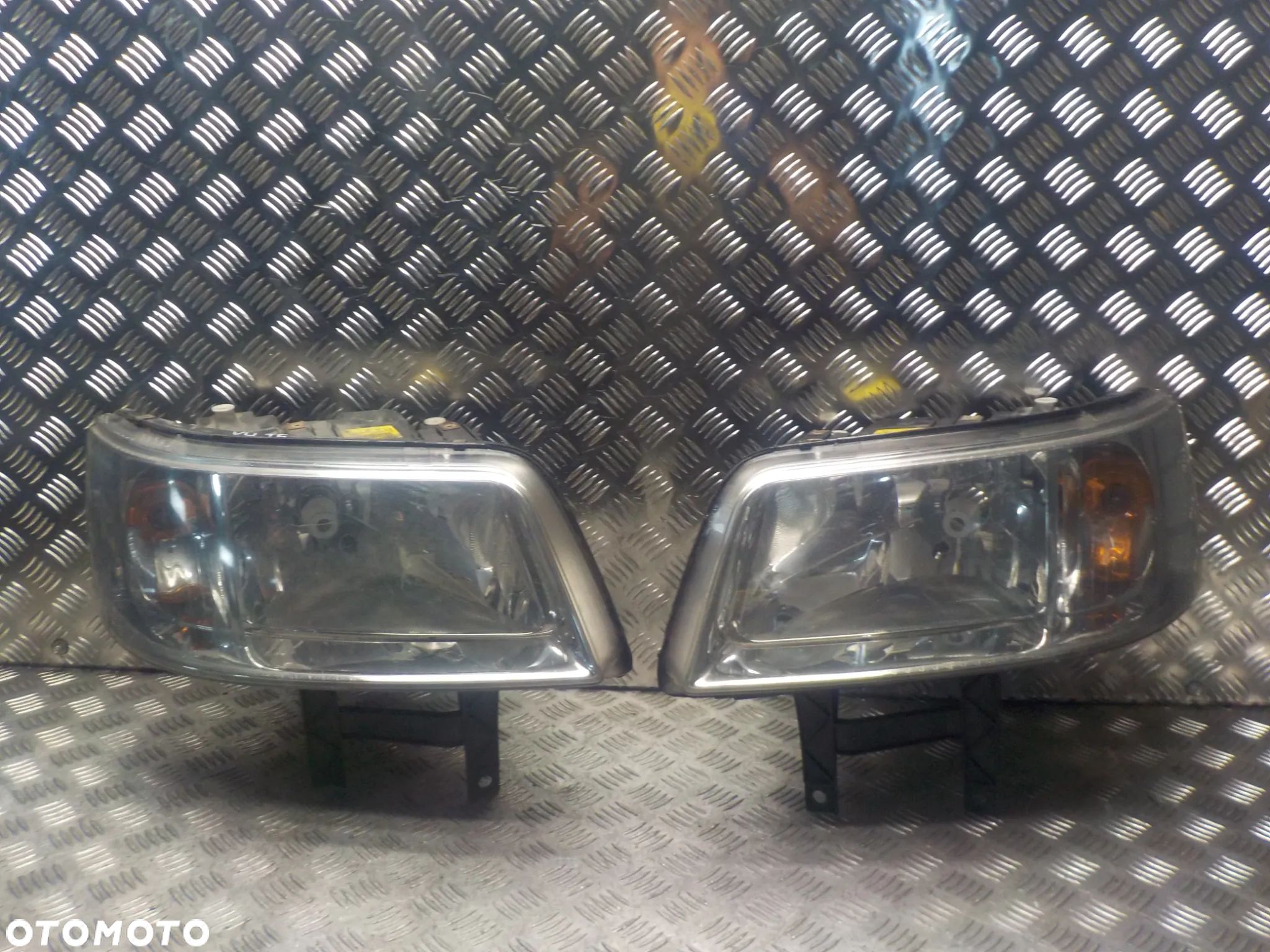 VOLKSWAGEN T5 LAMPA LEWY LUB PRAWY PRZÓD EUROPA - 1