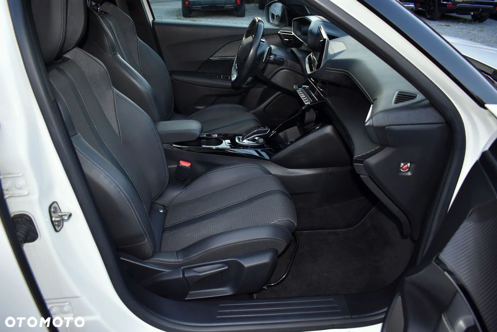 Peugeot 2008 PureTech 130 EAT8 GT Pack - 35