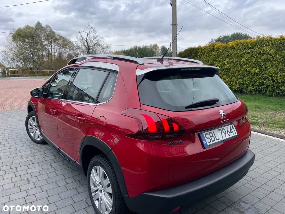 Peugeot 2008 1.2 Pure Tech Allure S&S - 5