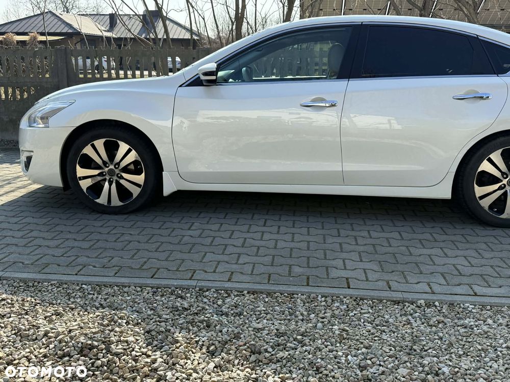 Nissan Altima - 6