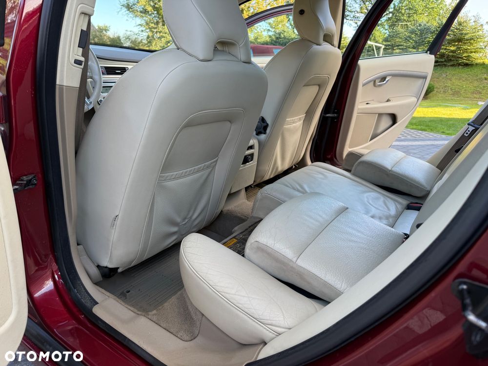 Volvo V70 2.0 Momentum - 25