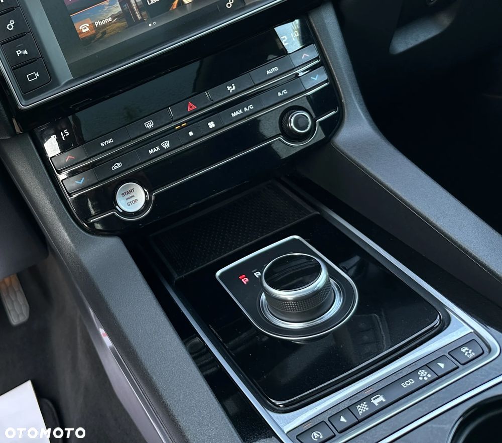 Jaguar F-Pace 20d R-Sport - 23