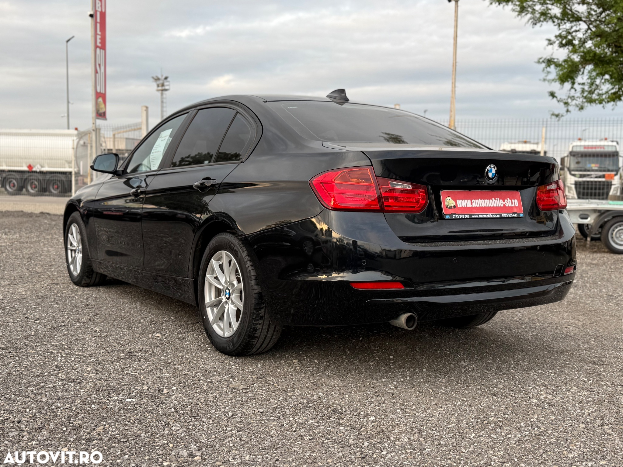 BMW Seria 3 320d Sport Line - 4