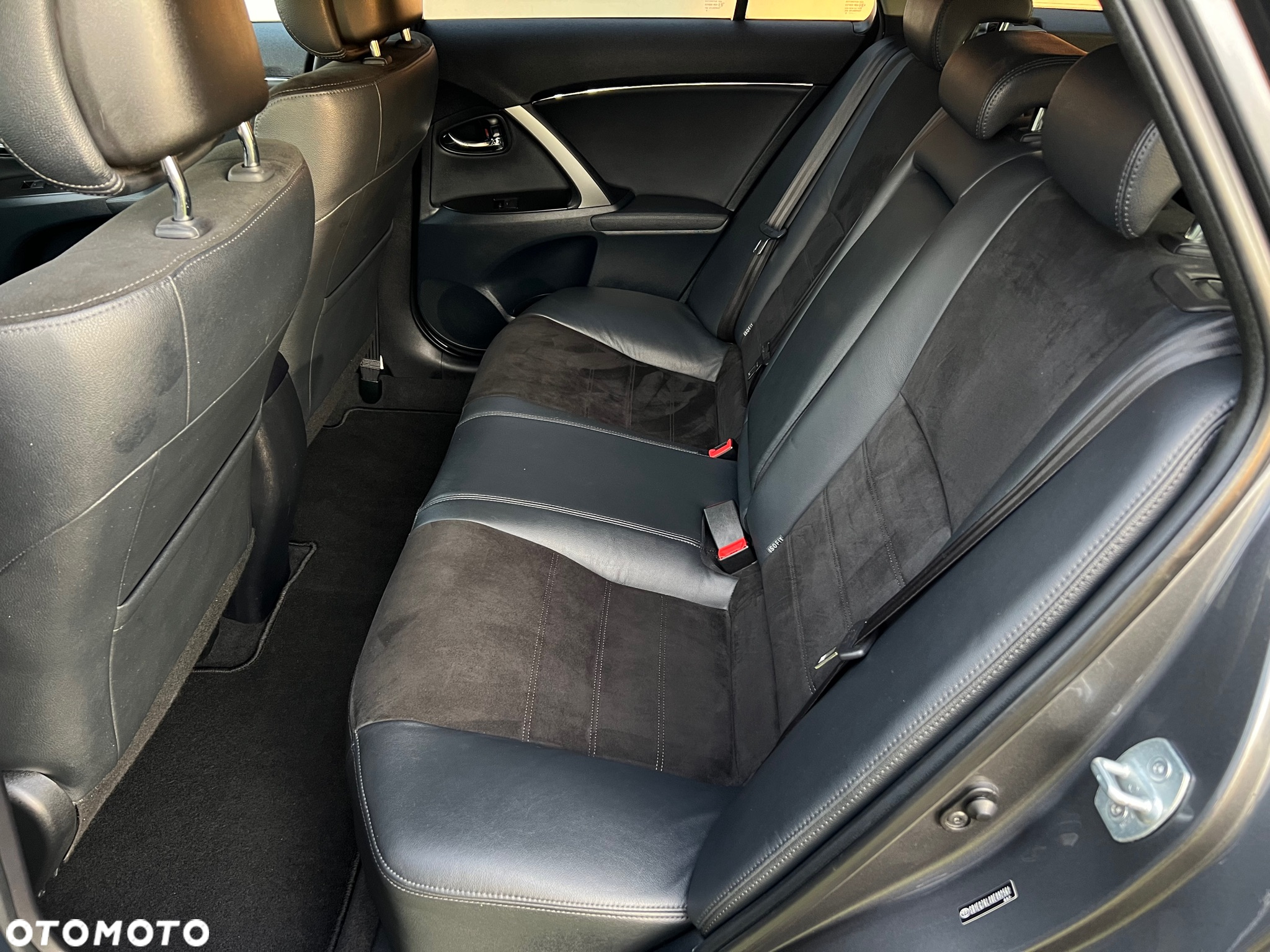 Toyota Avensis 1.8 Premium - 23