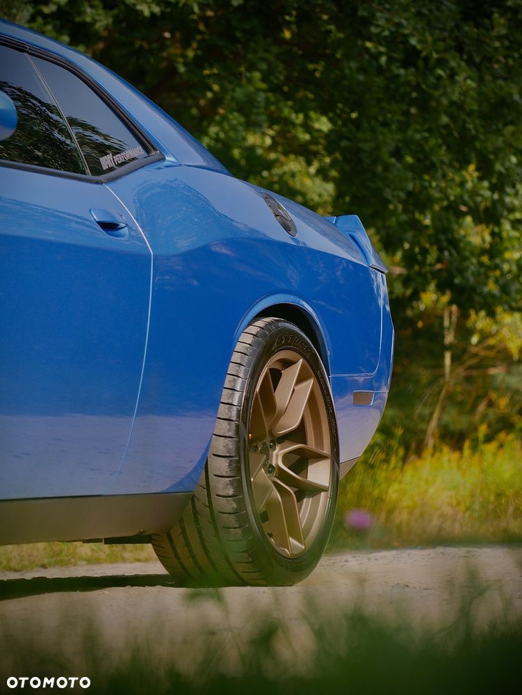 Dodge Challenger - 9