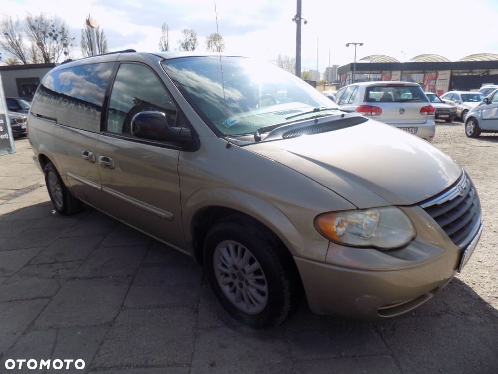 Chrysler Town & Country - 2