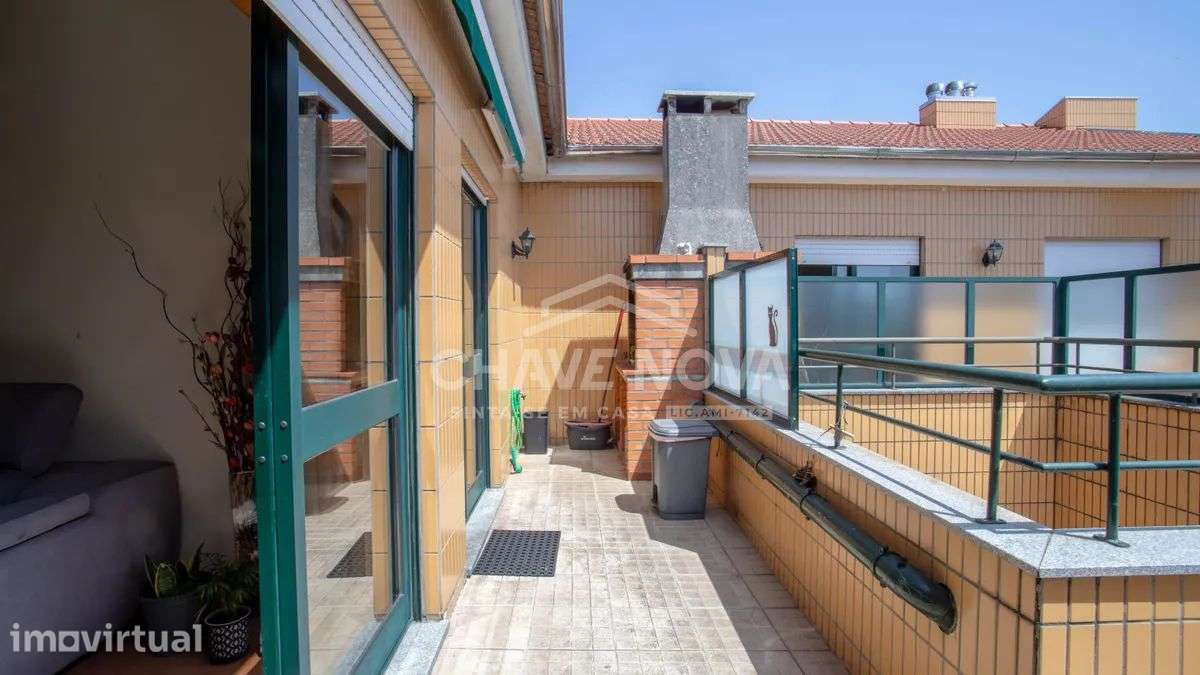 T3 c/ Terraço e Garagem Box em S. João De Ver - Grande imagem: 4/48