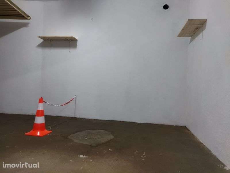 Parqueamentos em Garagem Box - Motas, Bicicletas, Trotinetes - Grande imagem: 4/6