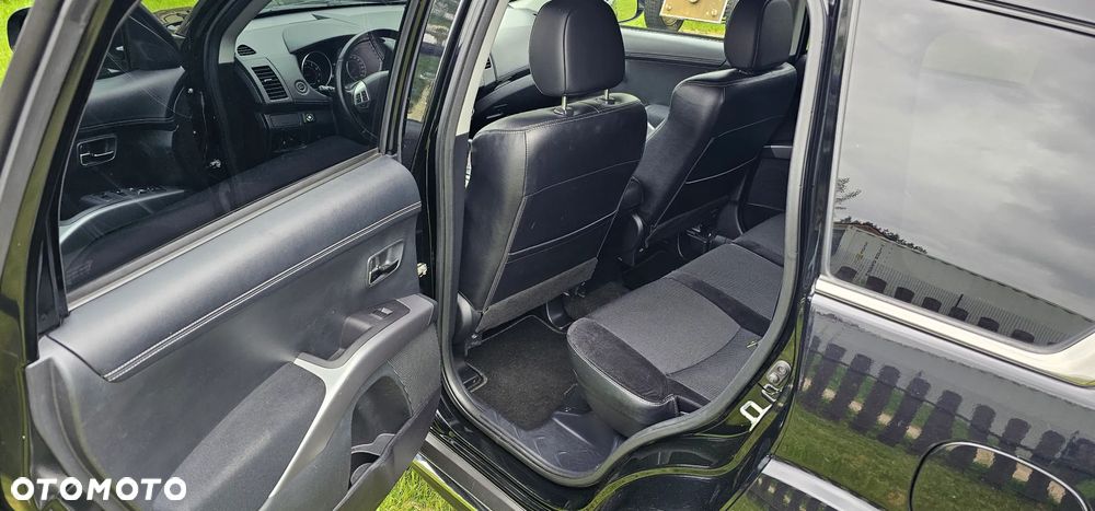 Mitsubishi Outlander 2.0 Intense NAVI 2WD EU5 CVT - 3