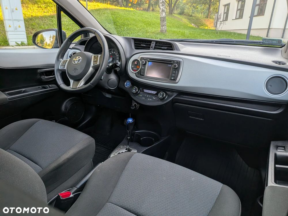 Toyota Yaris Hybrid 100 Premium - 6