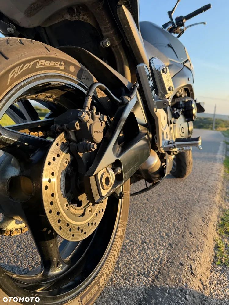 Suzuki GSR - 10