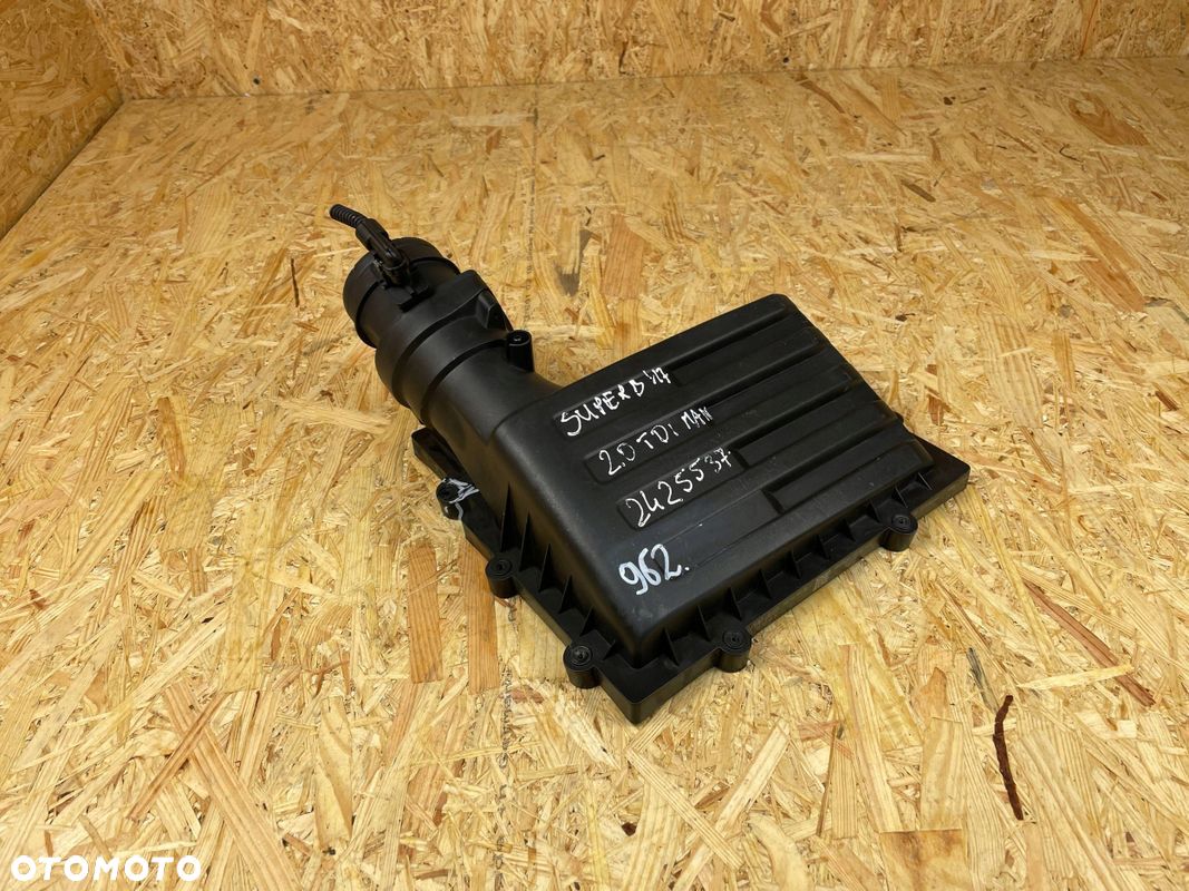 OBUDOWA FILTRA POWIETRZA GÓRNA CZĘŚĆ VW SKODA SEAT AUDI 5Q0129607AA - 1