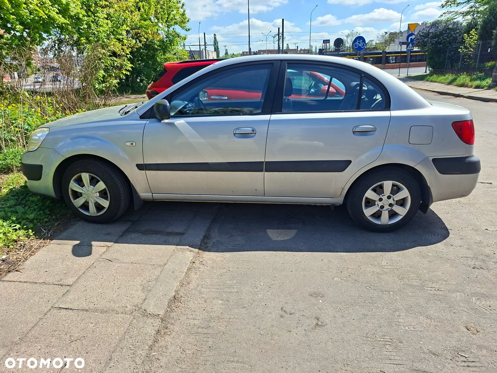 Kia Rio - 4