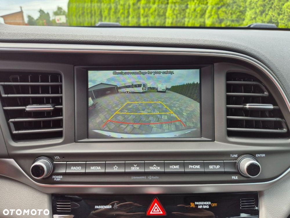 Hyundai Elantra - 19