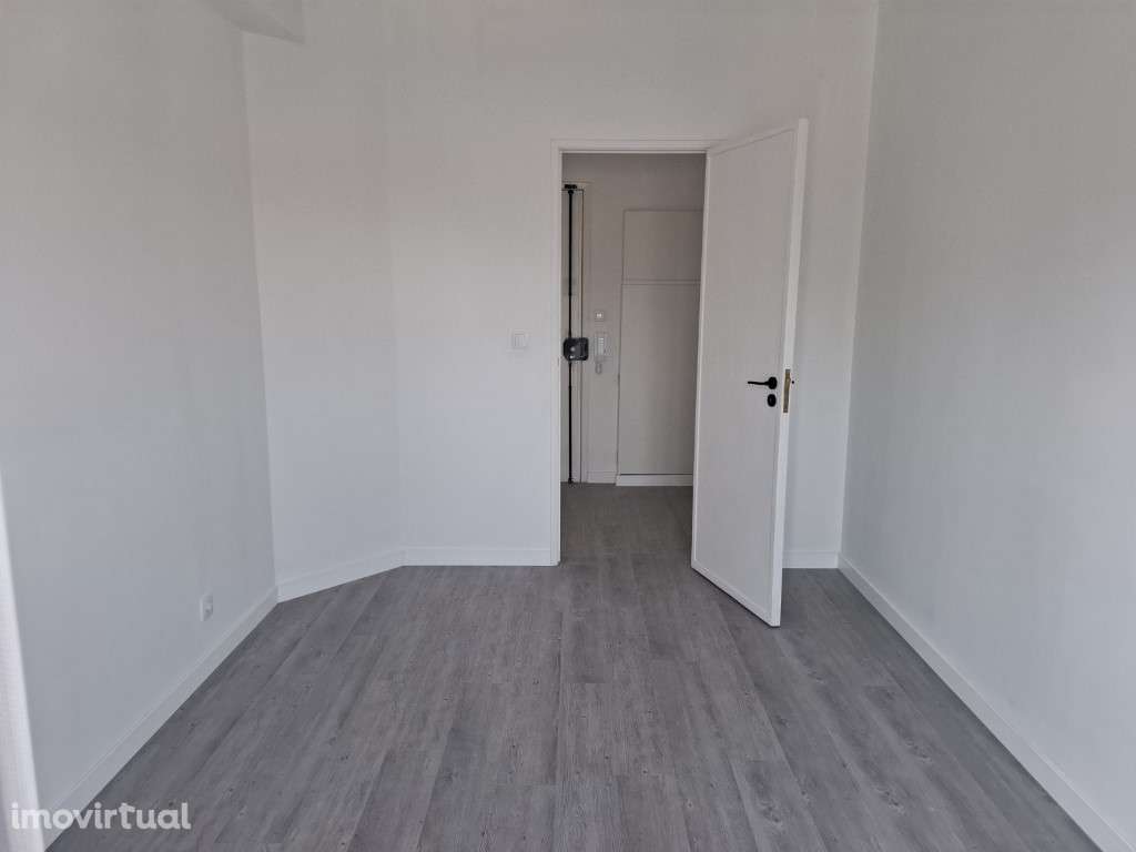 Apartamento T1 remodelado na Damaia de Baixo - Grande imagem: 4/7