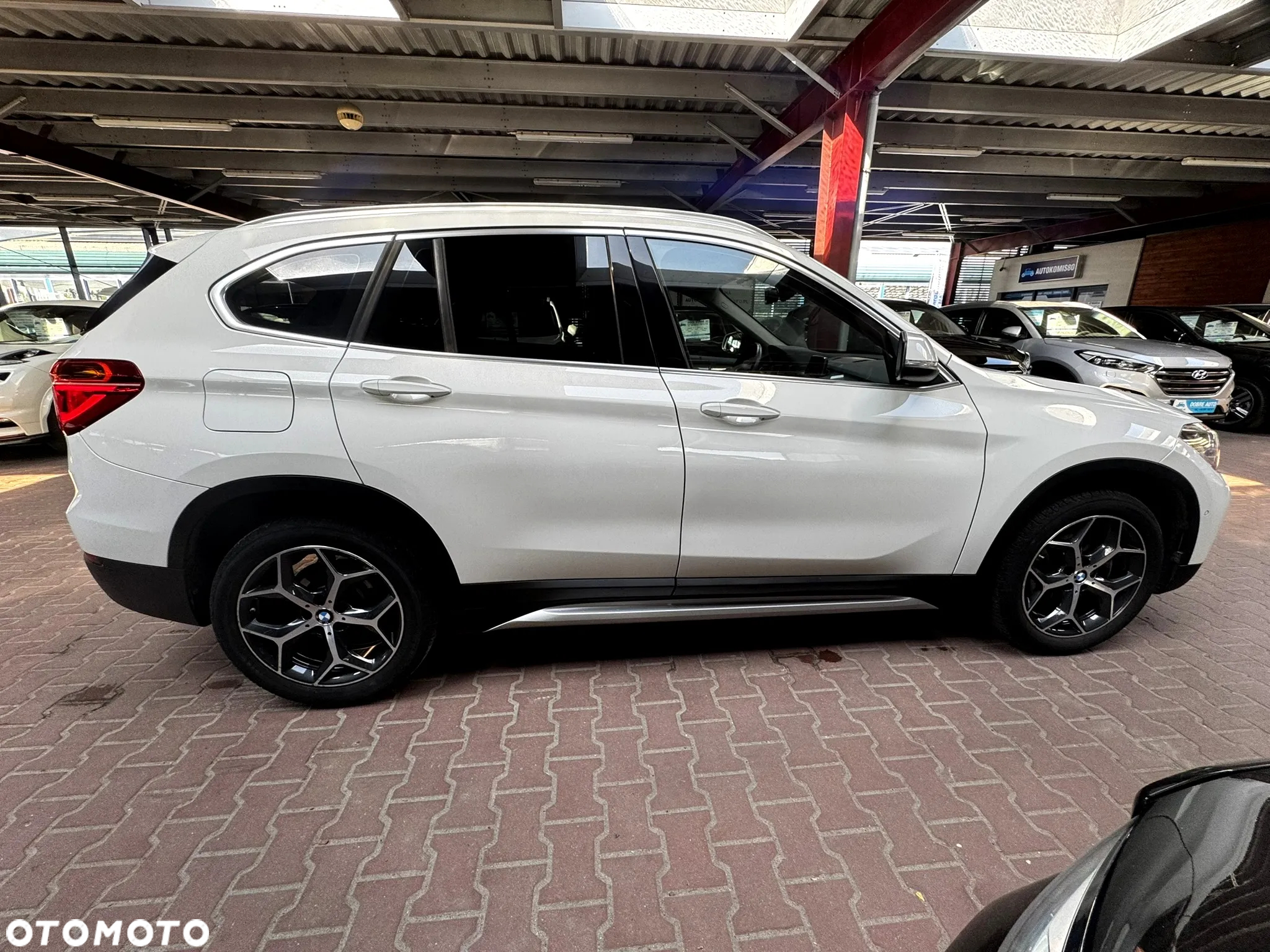 BMW X1 sDrive18i GPF xLine - 8