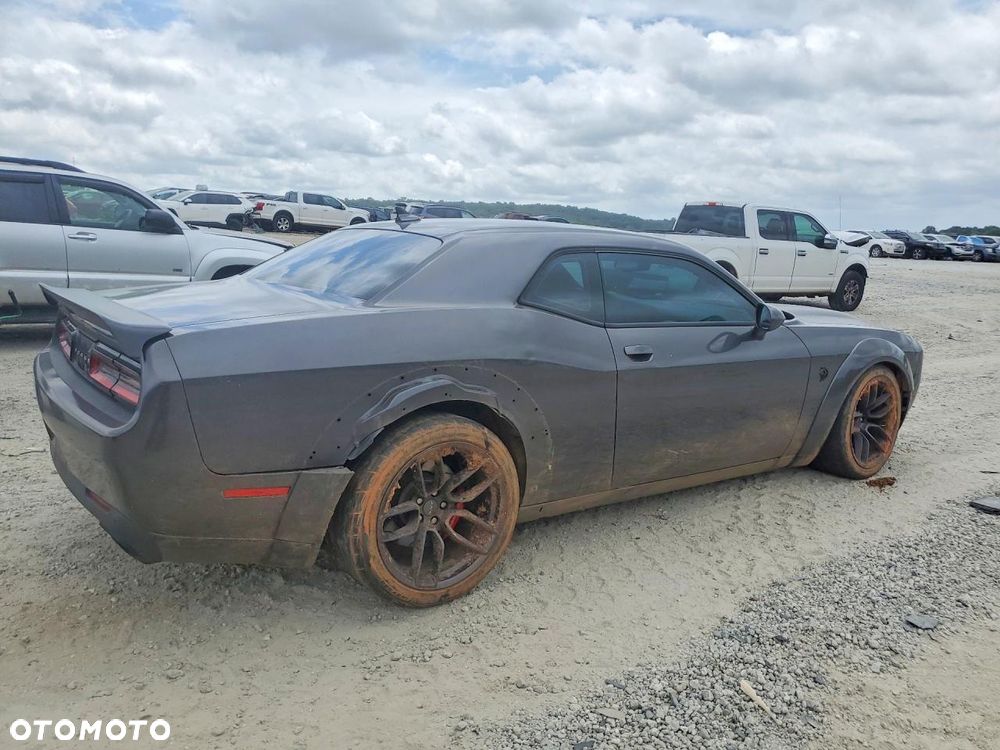 Dodge Challenger - 4