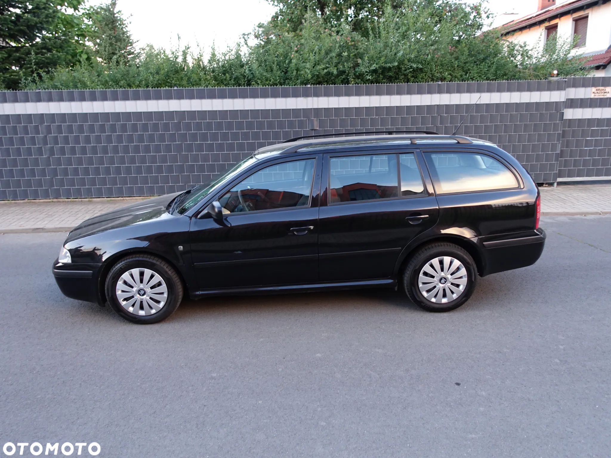 Skoda Octavia 1.6 Combi Tour - 8