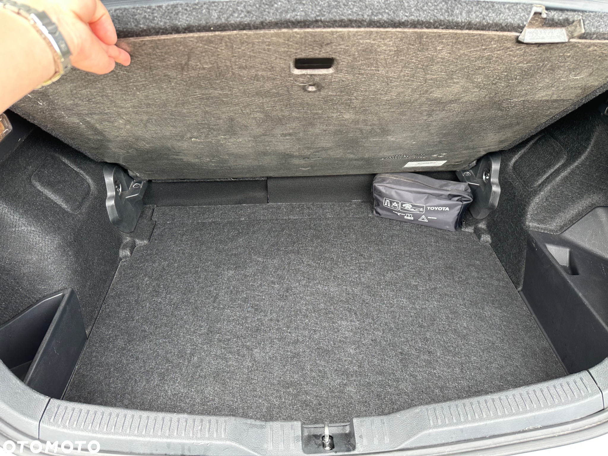 Toyota Auris Hybrid 135 Prestige - 11