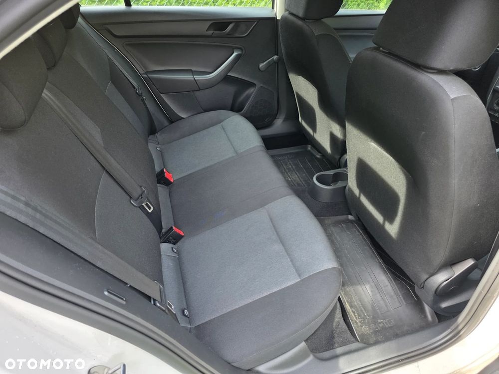 Skoda RAPID 1.2 TSI Active - 9