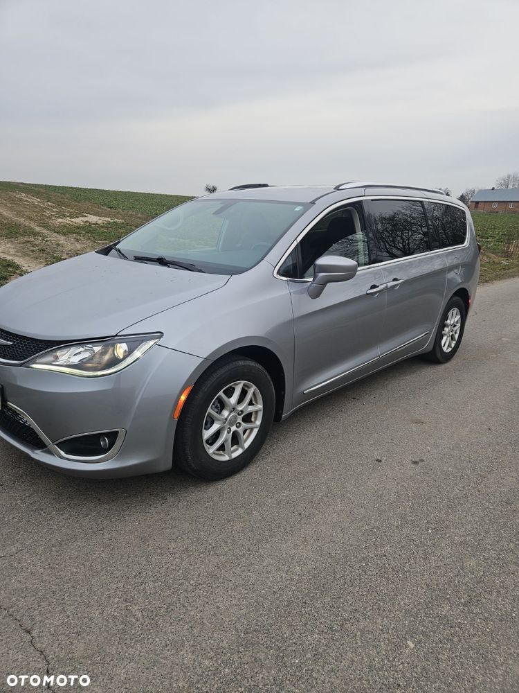 Chrysler Pacifica - 1