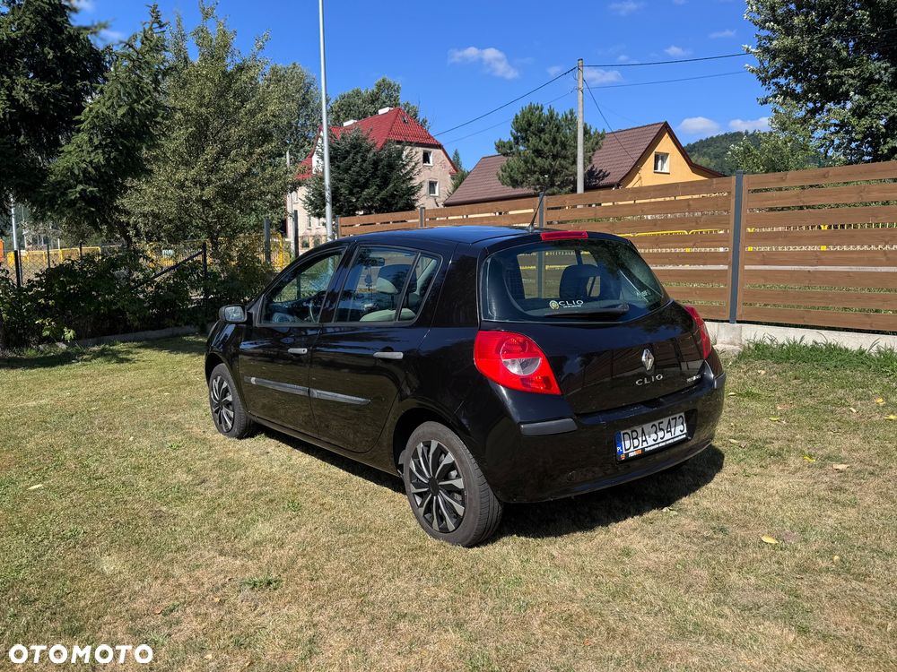Renault Clio 1.2 16V Authentique - 4