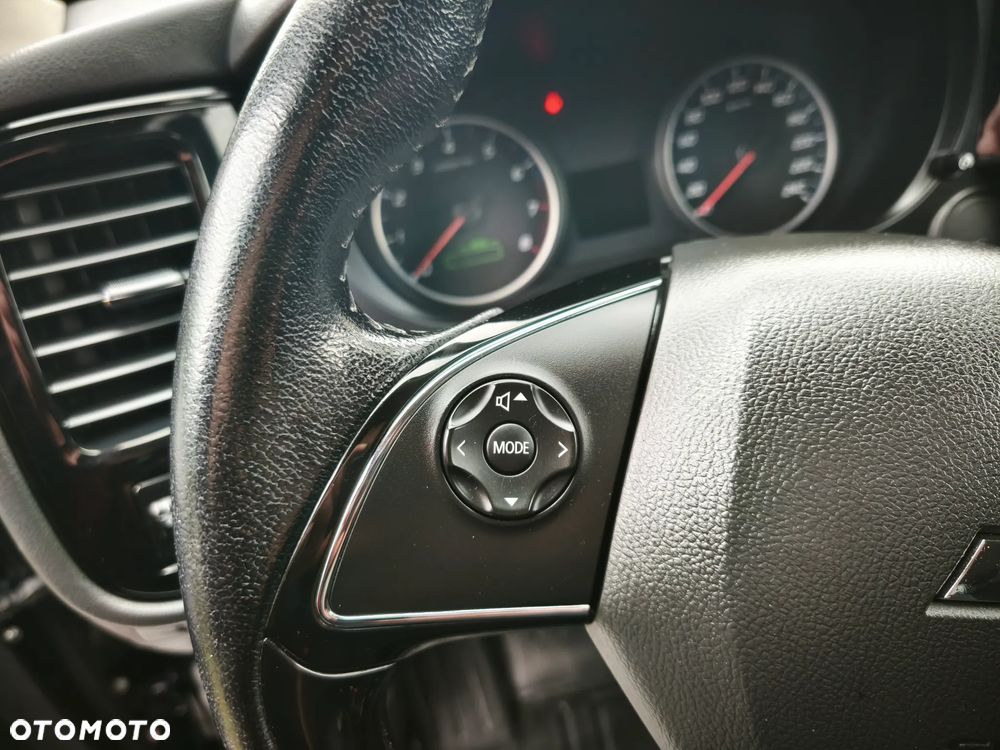 Mitsubishi Outlander 2.0 2WD Plus - 24