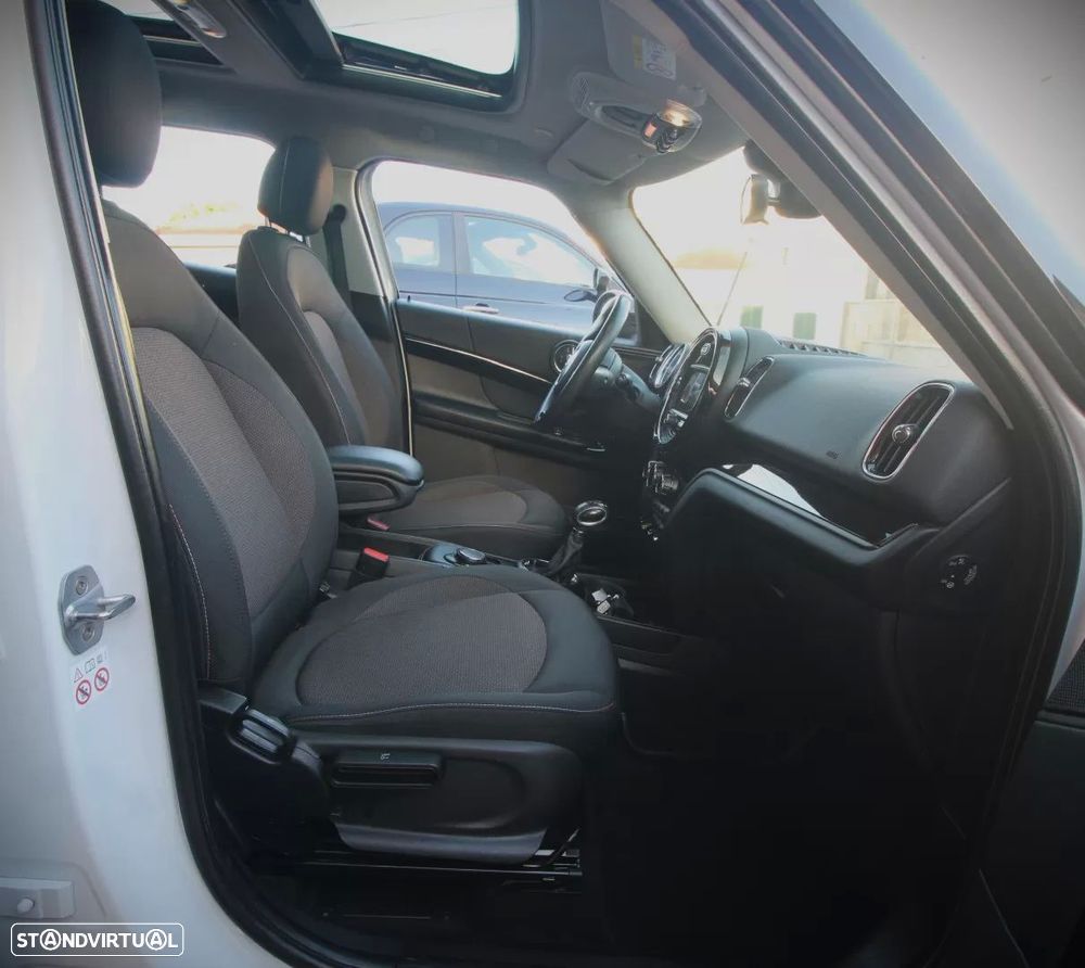 MINI Countryman Cooper SE ALL4 Auto - 32