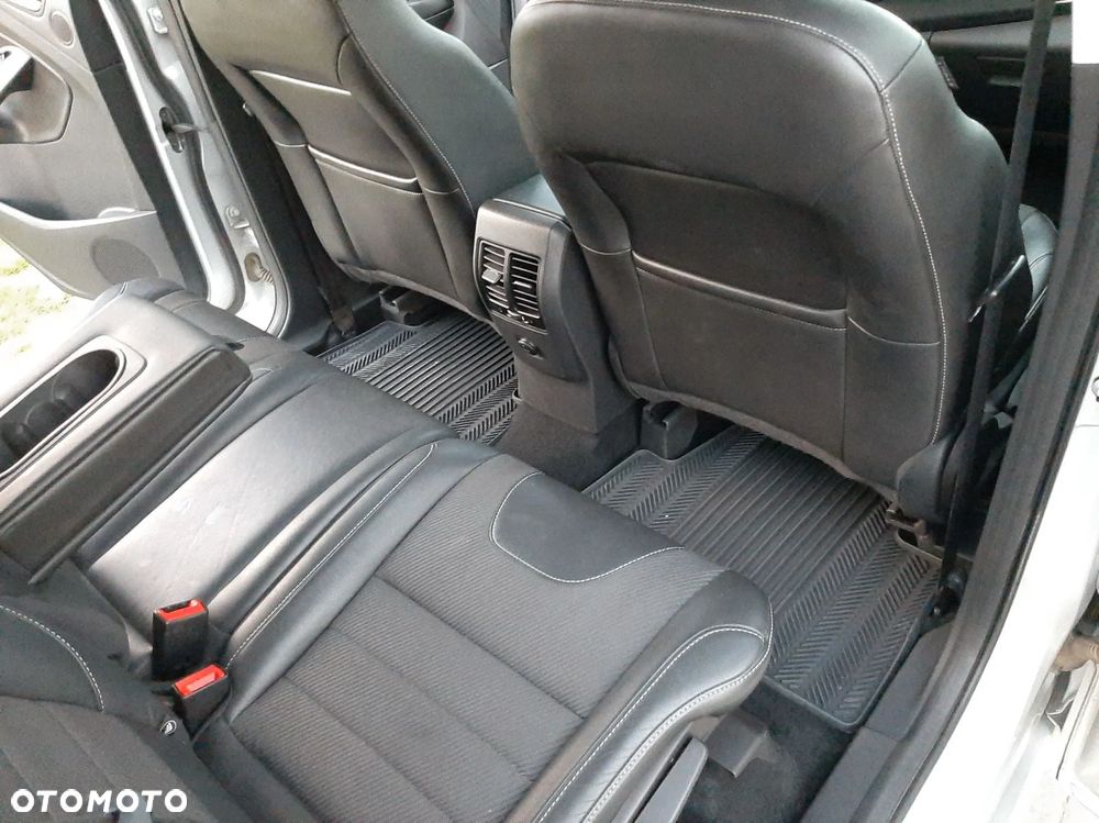Ford Kuga - 11
