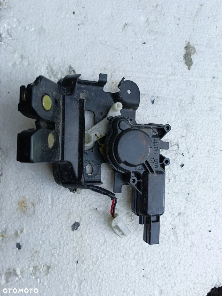 ZAMEK KLAPY TYŁ TYLNEJ MAZDA 3 BK SEDAN 07R - 2