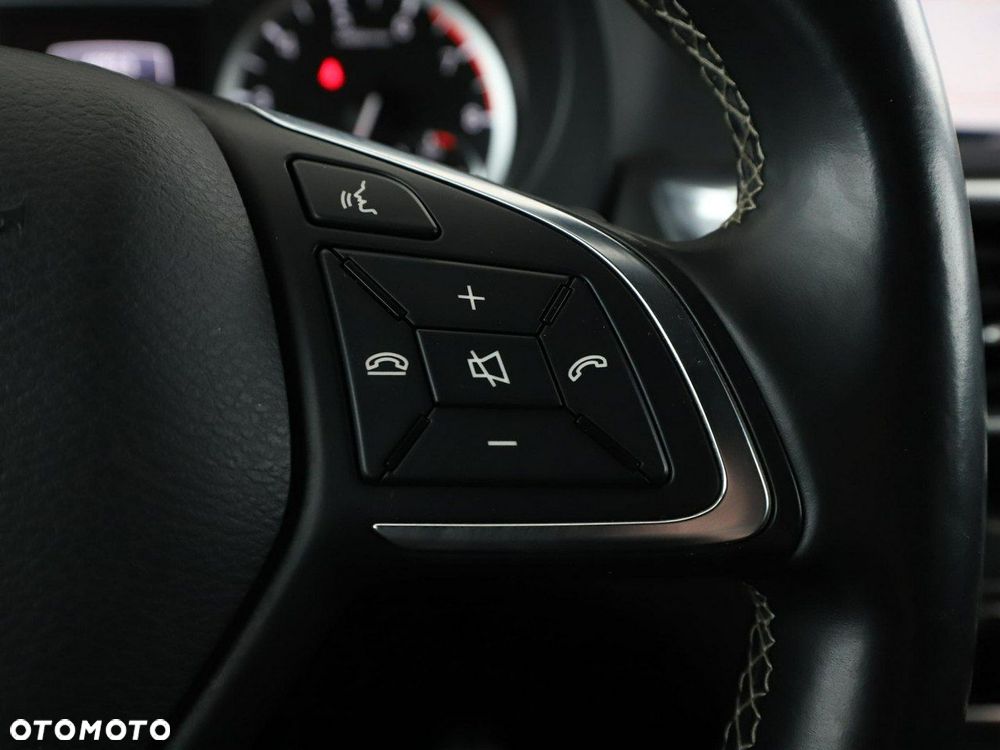 Infiniti Q30 2.0t Sport AWD 7DCT - 30