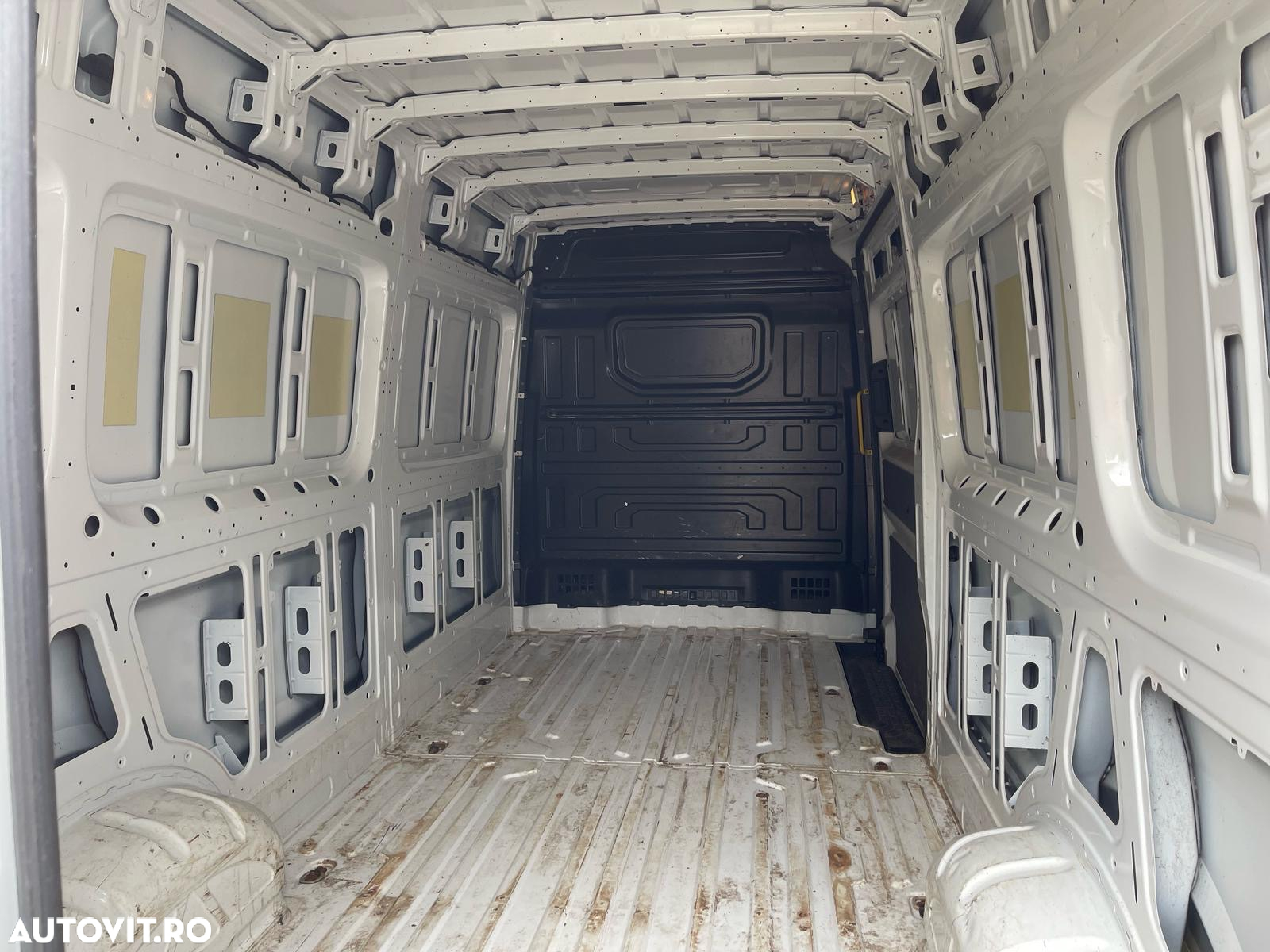 Volkswagen Crafter - 14