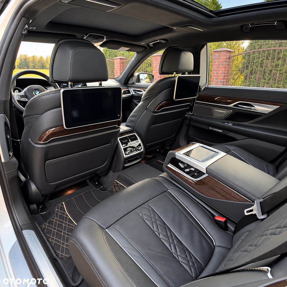 BMW Seria 7 M760Li xDrive - 8