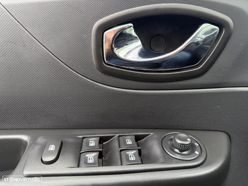 Renault Captur 1.5 dCi Exclusive - 25