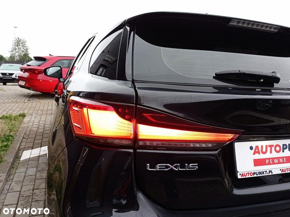 Lexus CT - 7
