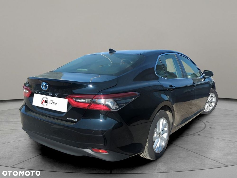 Toyota Camry - 5