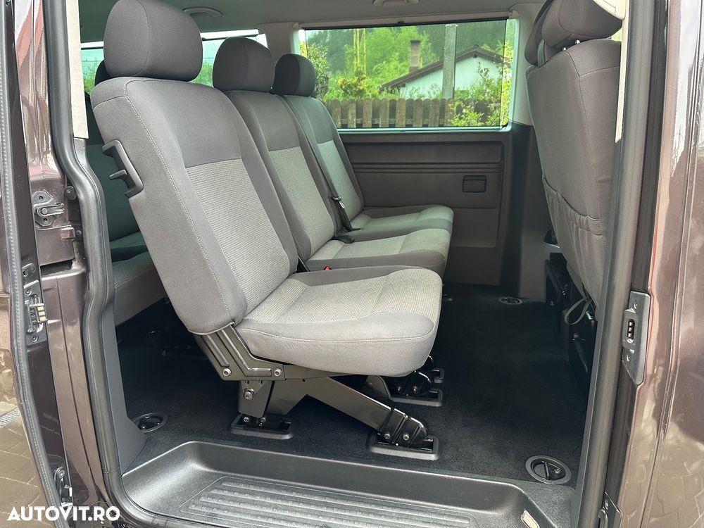Volkswagen Transporter Caravelle Lang DSG BMT Comfortline - 9