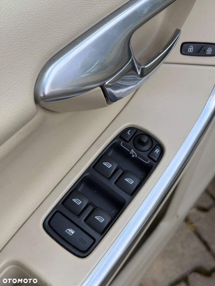Volvo V60 T3 Geartronic Momentum - 24