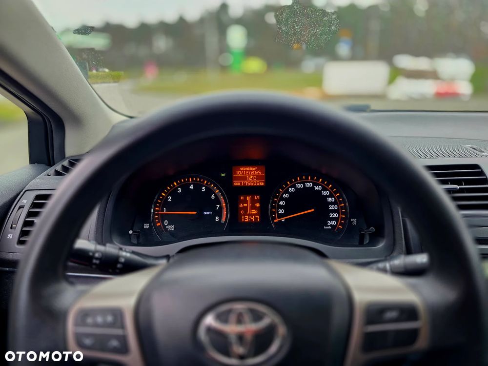 Toyota Avensis 1.8 Style - 25