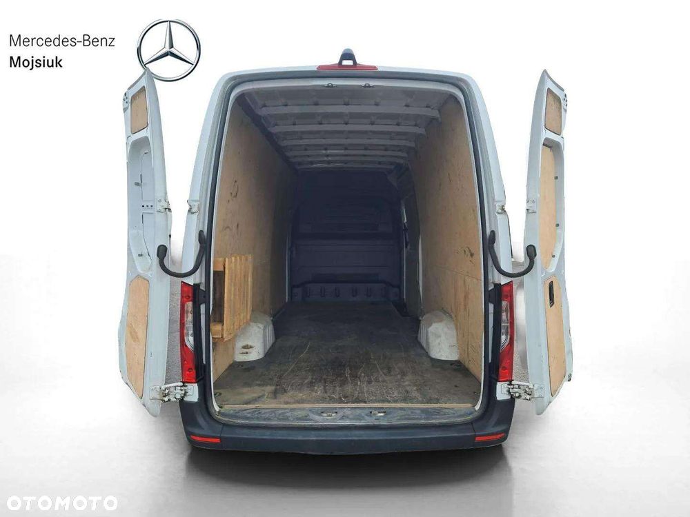 Mercedes-Benz Sprinter . - 9